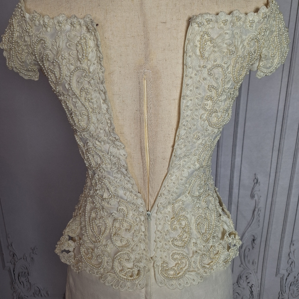 St. Pucchi Ivory Lace Beaded Vintage-Style Wedding Dress with Train - Picture 6 of 16